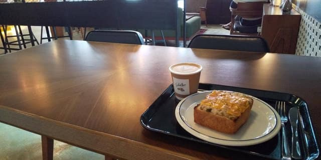 SCHOOL BUS COFFEE STOP MOTOMACHI - サブ画像1