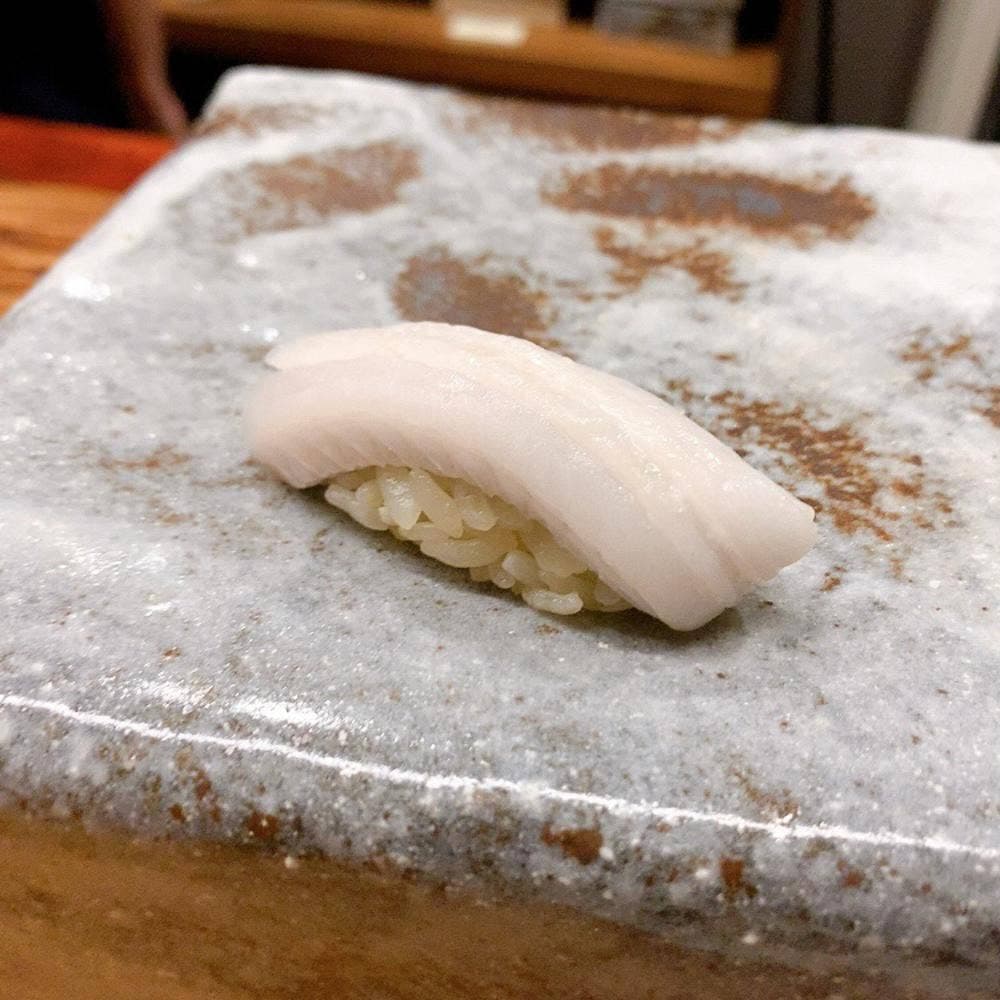 鮨 与志