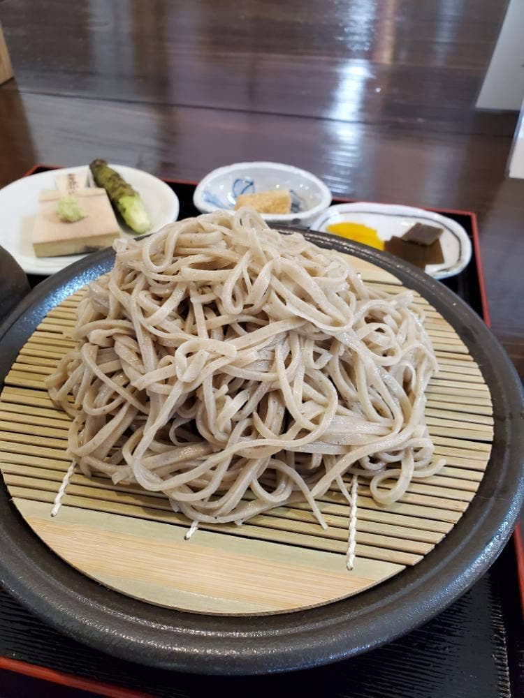 俵山湧水そば
