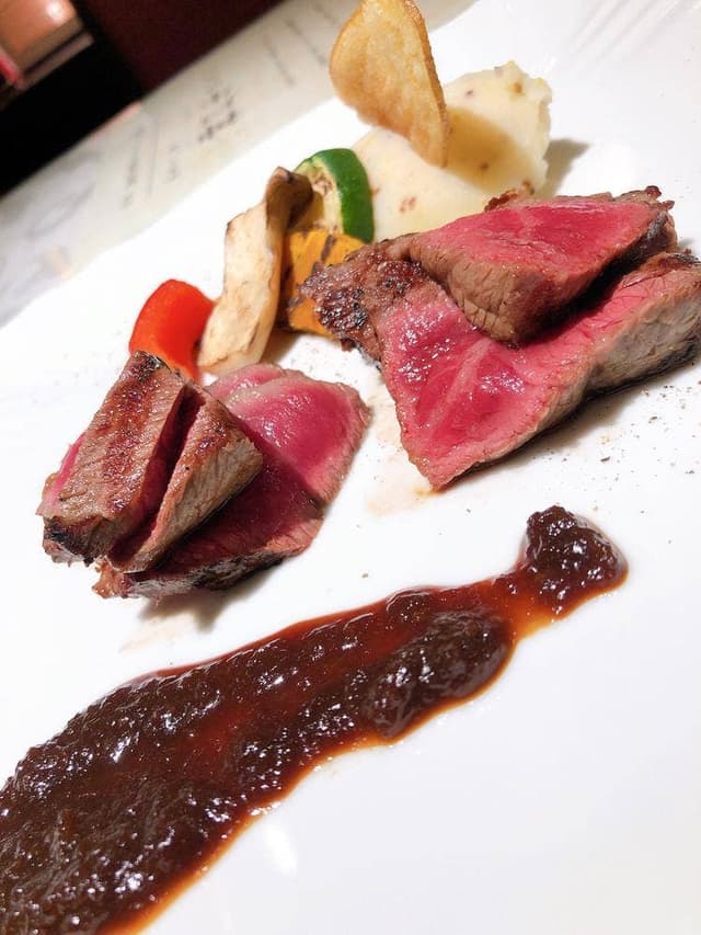 神戸牛 石釜焼ステーキ 吉らら - サブ画像1