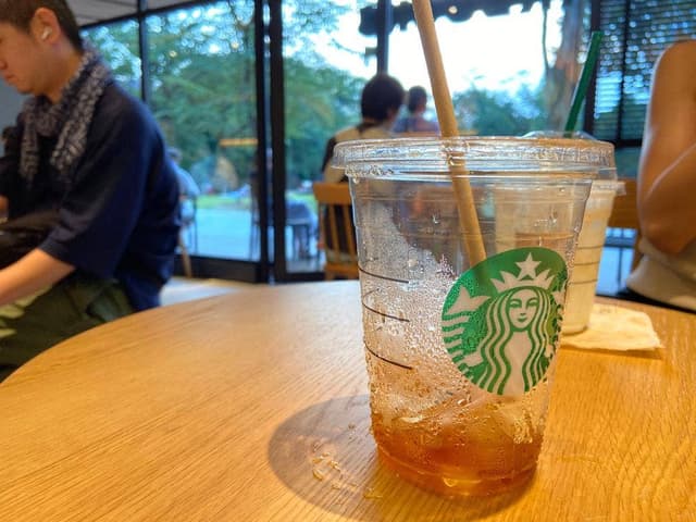 スターバックス コーヒー 新宿中央公園 SHUKNOVA店 - サブ画像3