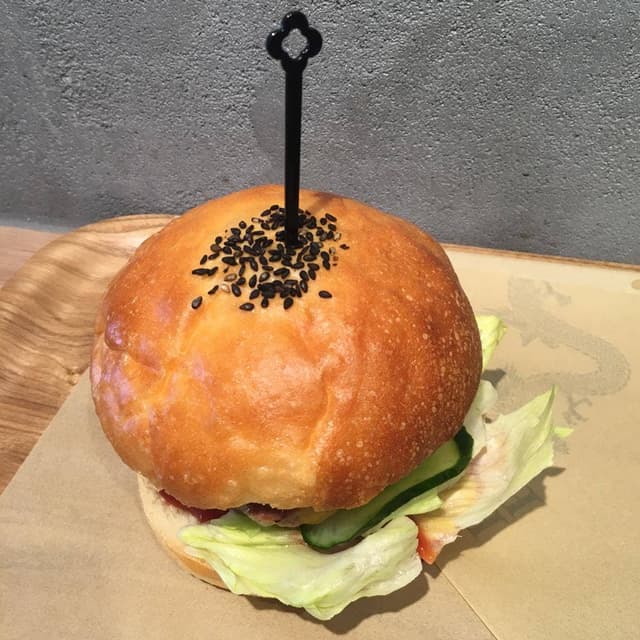 ドラゴンバーガー 鎌倉店 - サブ画像2