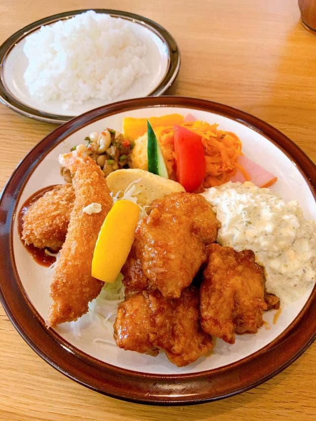 まるさか洋食堂 - サブ画像2