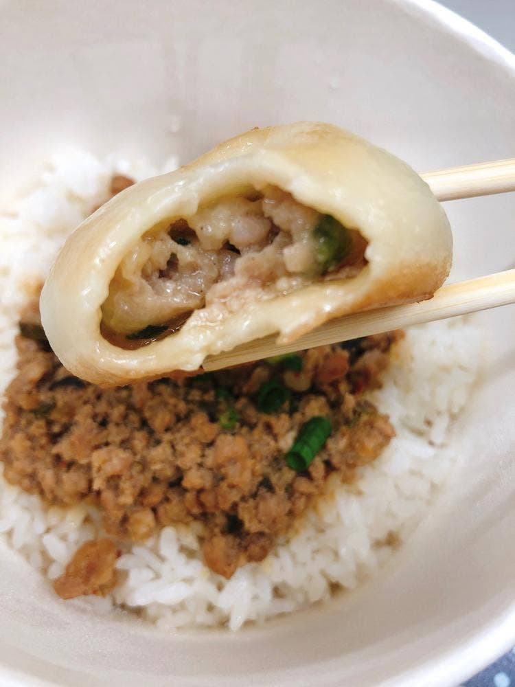 肉汁爆発 曾さんの餃子 新宿西口店