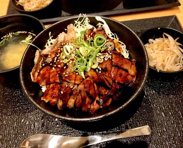 肉丼専門店 岩屋肉劇場 - サブ画像1