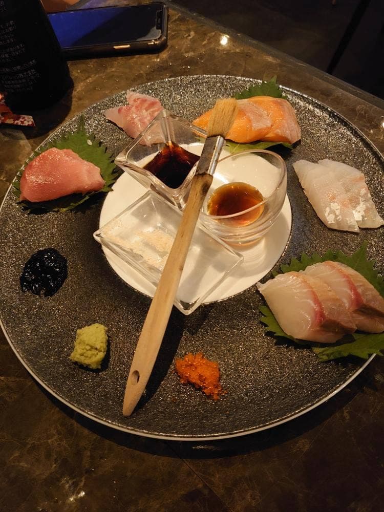新鮮魚と全国の旨い酒が楽しめるモダン酒場 KANPAI