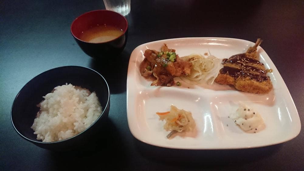 職人の旬菜鉄板とこだわりすき焼き鍋 謙ちゃん