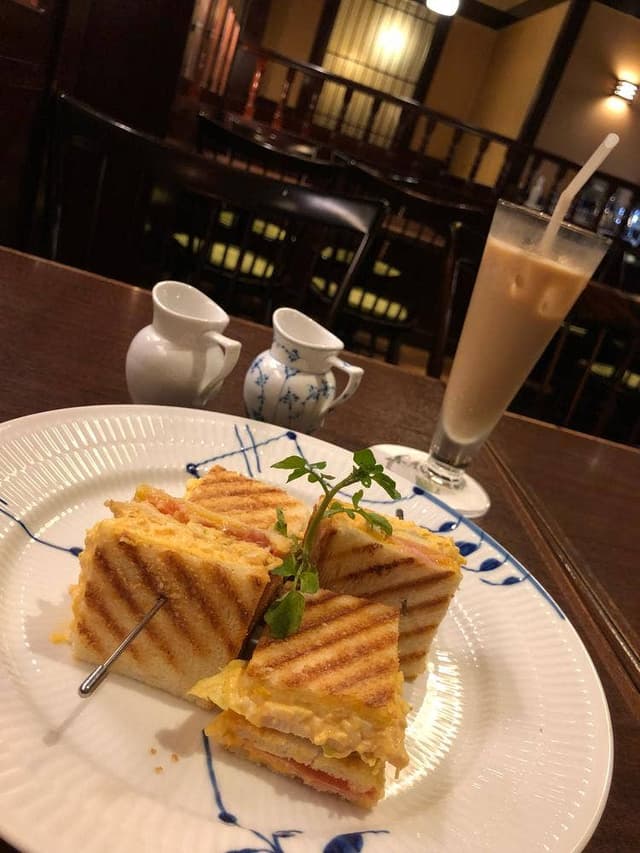 椿屋カフェ 新宿東口店 - サブ画像1