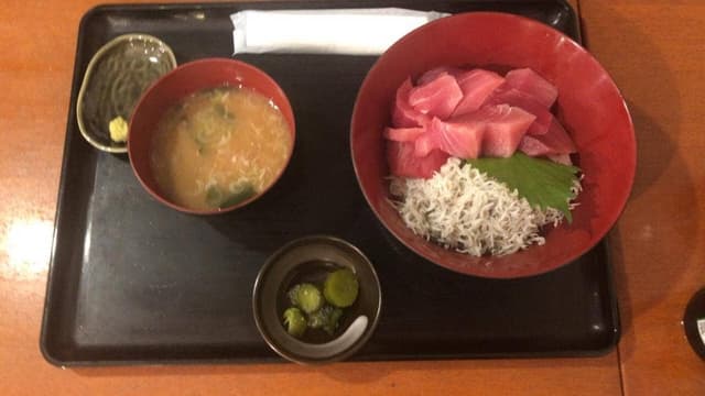 オーシャンビュー 朝どれ鮮魚の海鮮丼 魚 ○ - サブ画像1