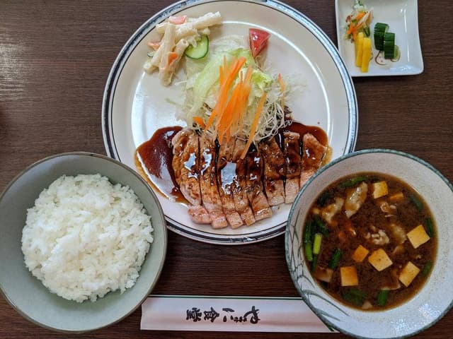 やまに食堂 - サブ画像1