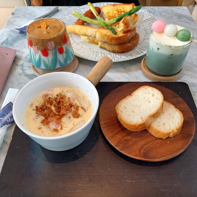 サロンドルイ ルイ カフェアンドジュエリー - サブ画像3