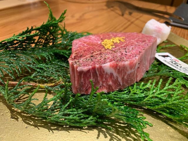 神戸牛焼肉&生タン料理 舌賛 - サブ画像1