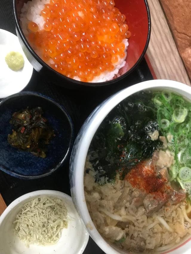 いくら家丼 - サブ画像1