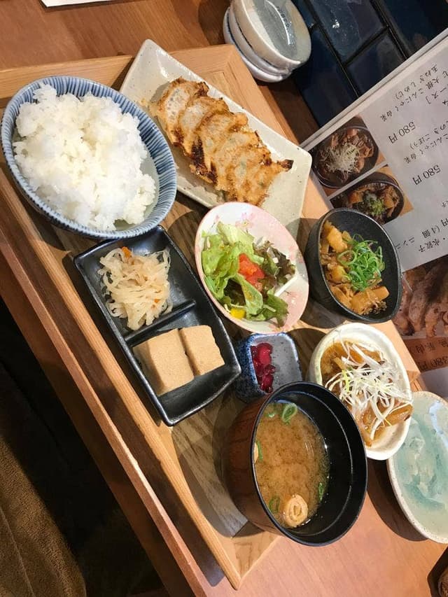 餃子と煮込み - サブ画像3