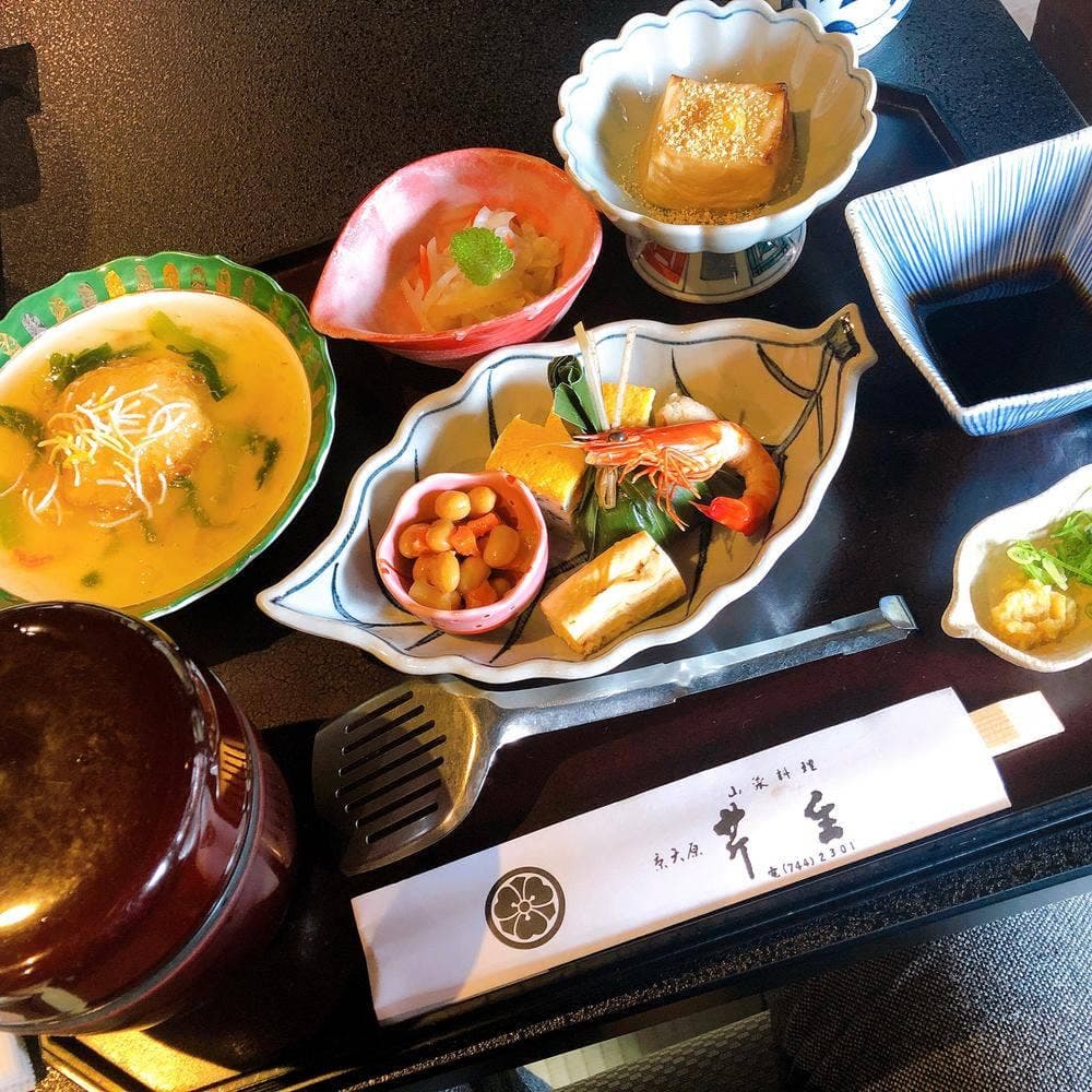 お食事処 ひな里 芹生