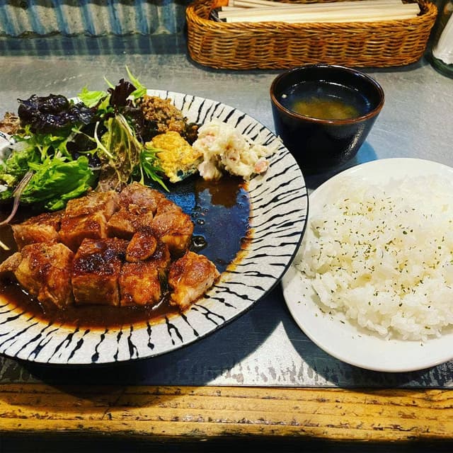 豚と鶏とワイン よし屋 - サブ画像1