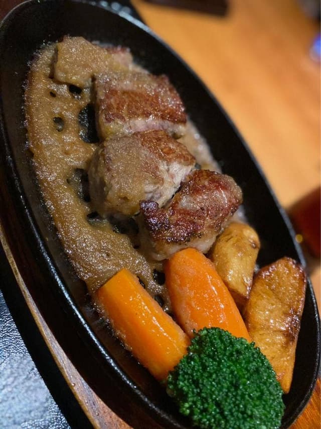 和牛ステーキ桜 - サブ画像1