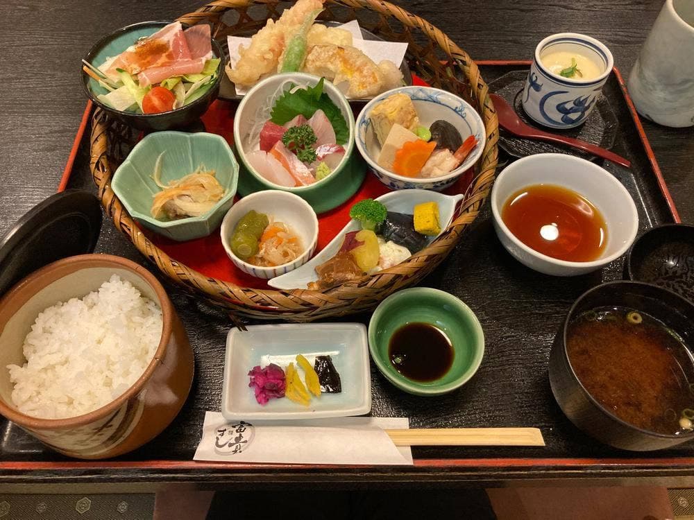 富貴すし飾西店