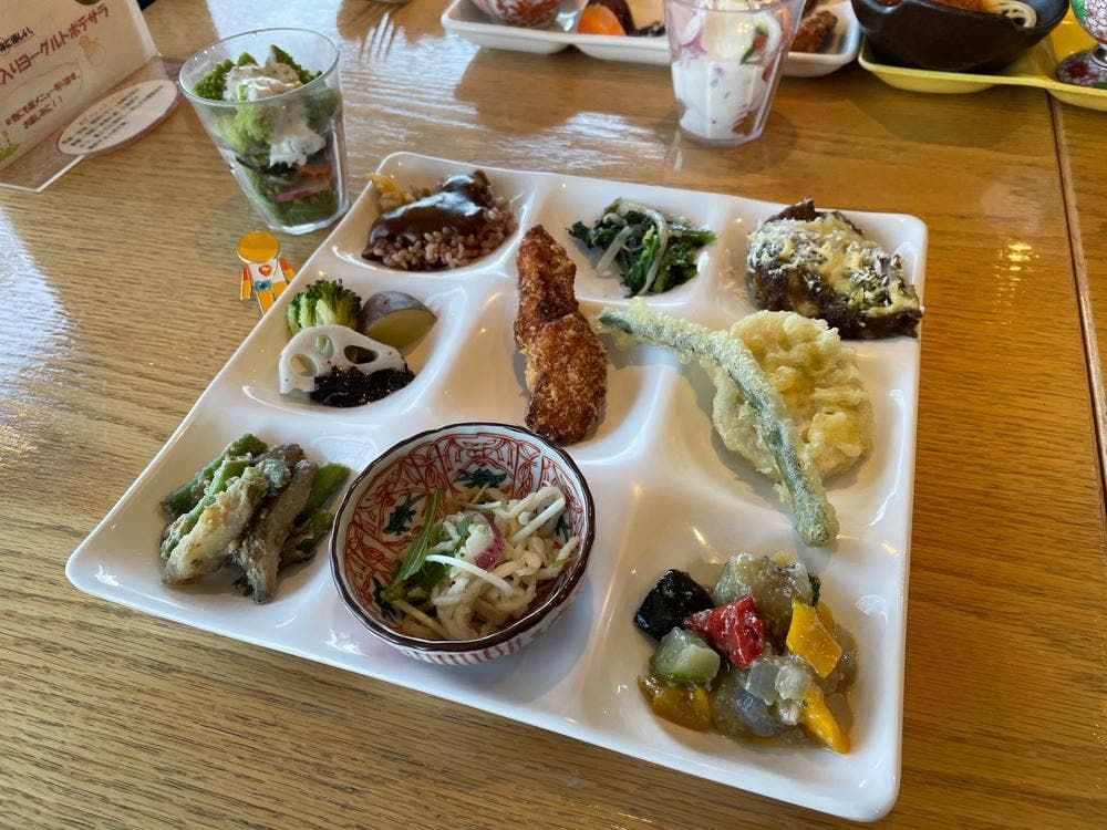 海辺のビュッフェ はとばキッチン