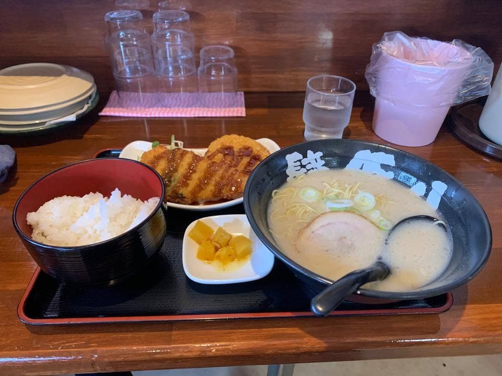 長浜ラーメン豚八東朝日町店