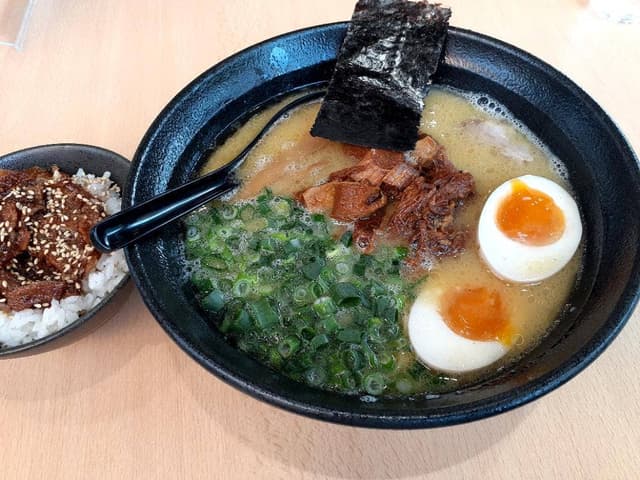 久留米らーめん よかろうもん 台原メガドンキホーテ店 - サブ画像1