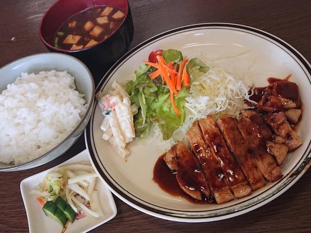 やまに食堂