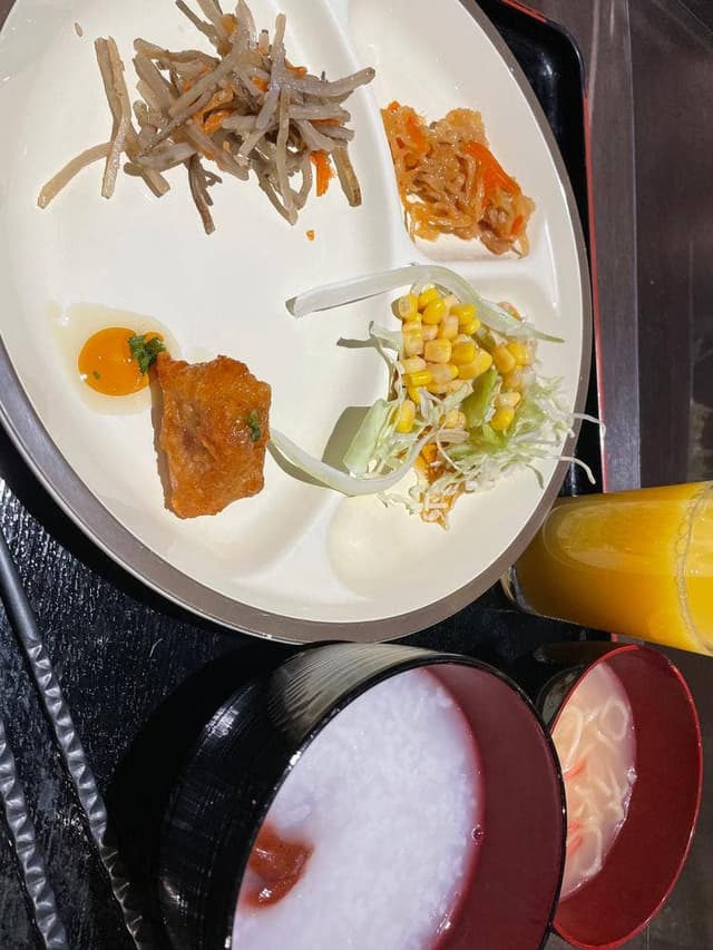 ホテルクラウンヒルズ小倉 朝食会場 - サブ画像1