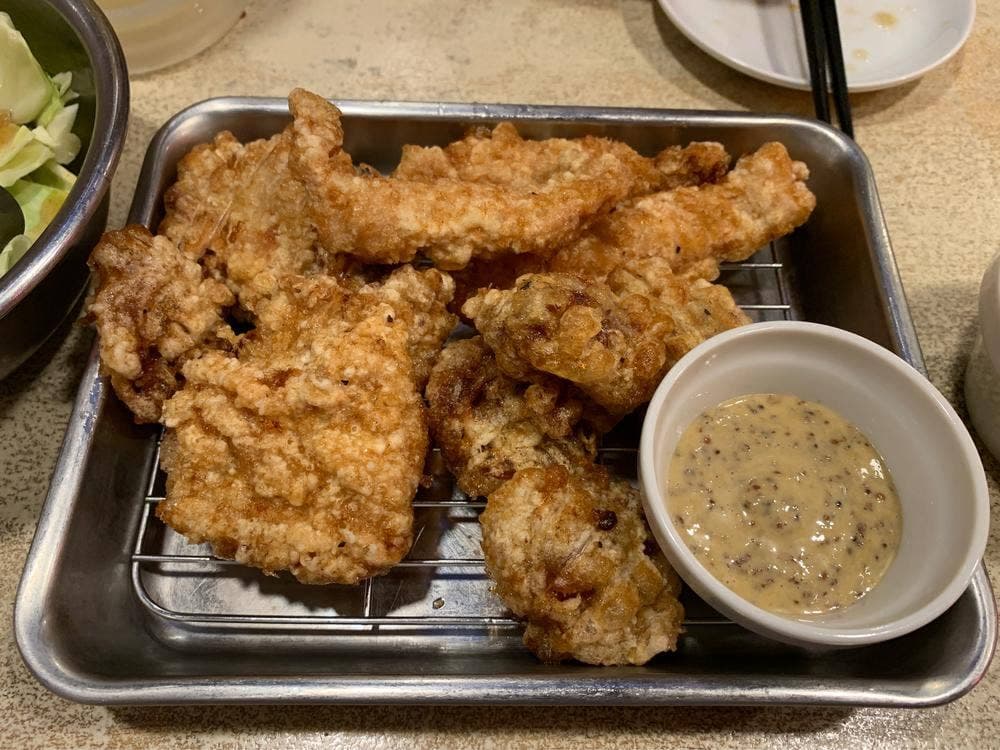 骨付鳥、からあげ、ハイボール がブリチキン。本郷店