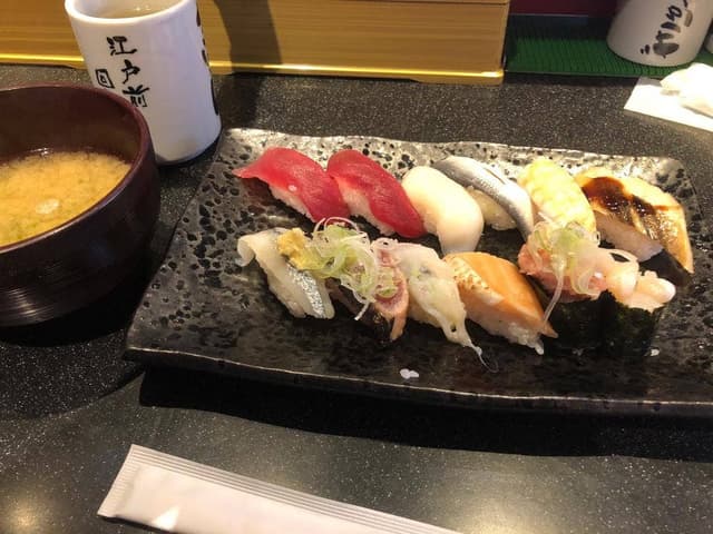 江戸前回転寿司 ぎょしん 自由が丘店 - サブ画像1