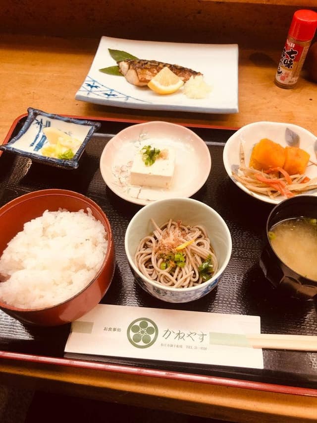 かねやす食堂 - サブ画像1