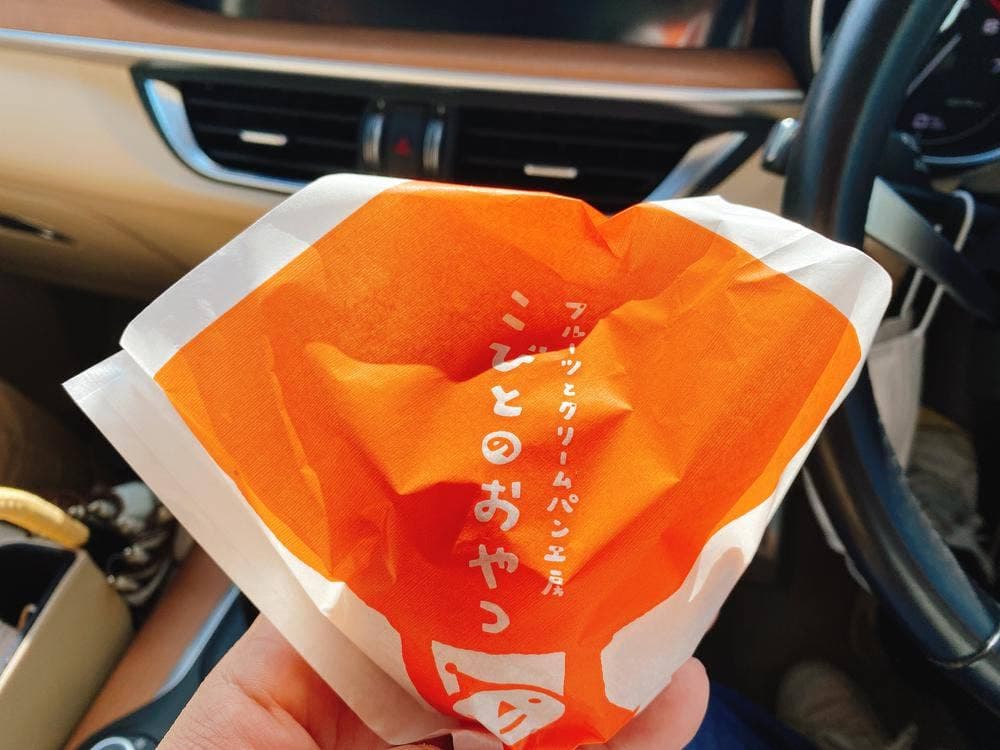 フルーツとクリームパン工房こびとのおやつ