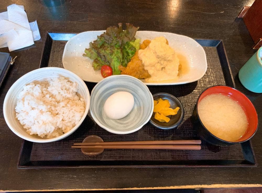 ひしゅうや