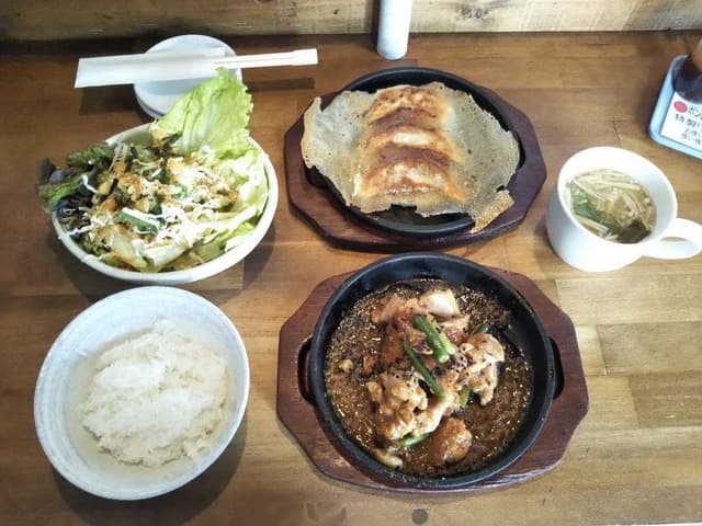 鉄板餃子食堂こんがりきつね - サブ画像2