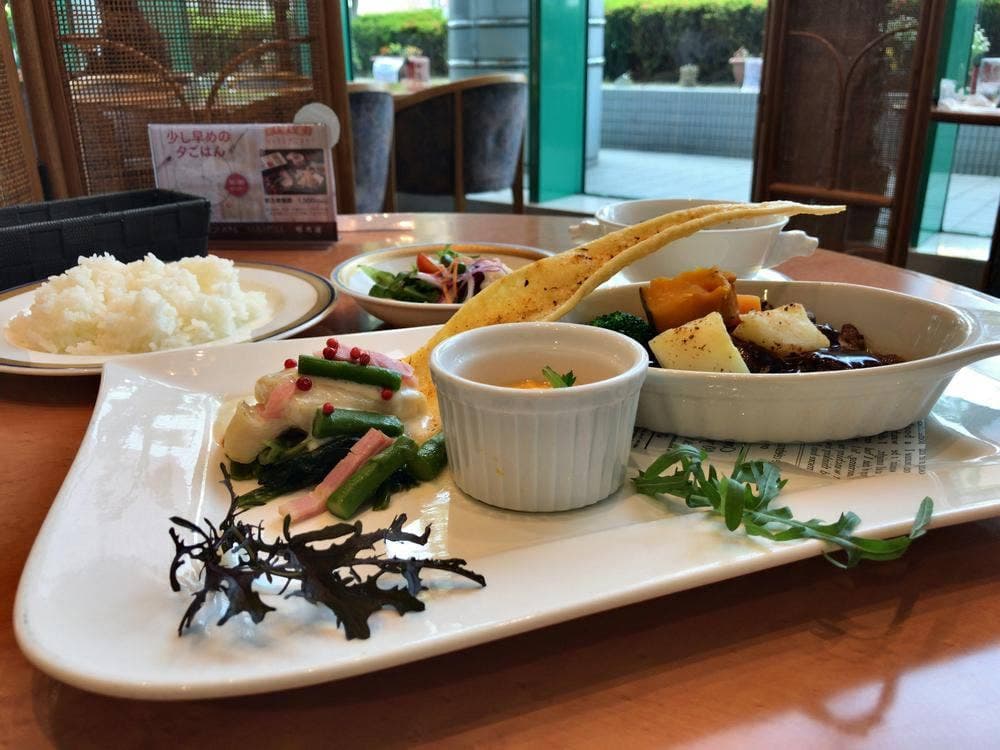 ランチ＆ビュッフェレストラン サラフル