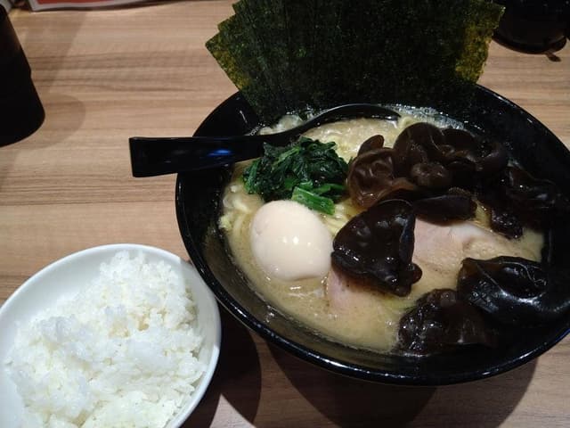 横浜家系ラーメン 銀家 札幌宮の森店 - サブ画像3