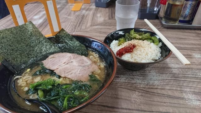 横浜ラーメン 武蔵家 富士見店 - サブ画像1