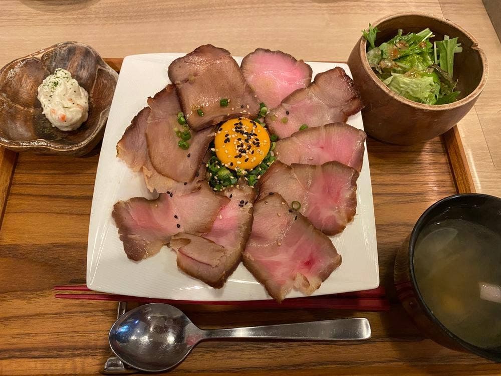 肉とホル。