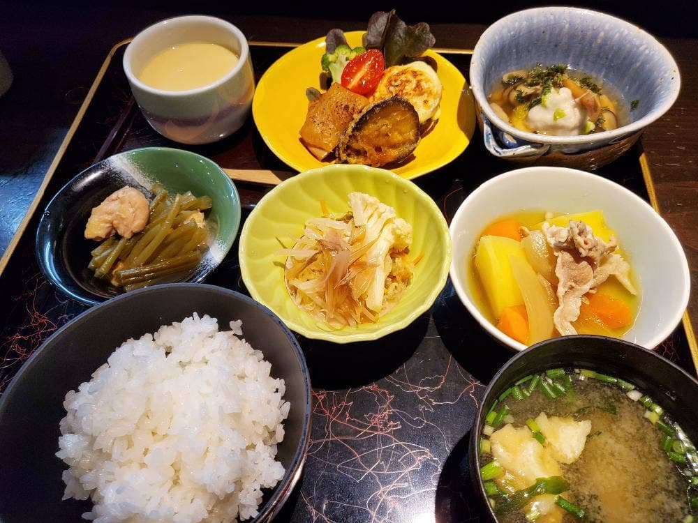 新明や