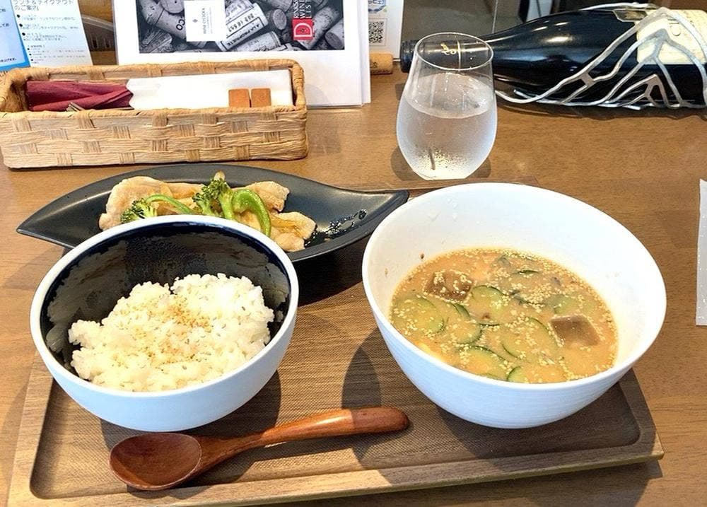 WINE O'CLOCK - WINE & SEASONAL YAKUZEN -