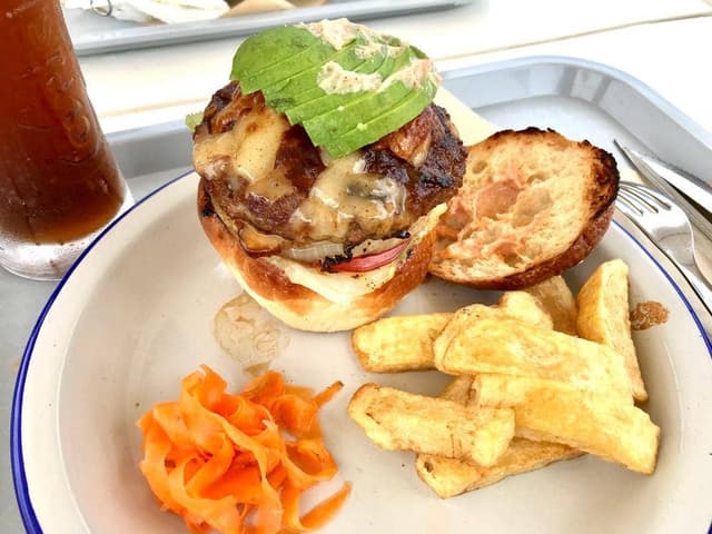 ストラト バーガーアンドグリル - サブ画像2