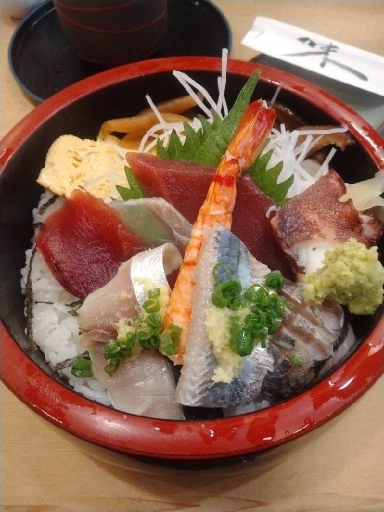 鮨ましこ