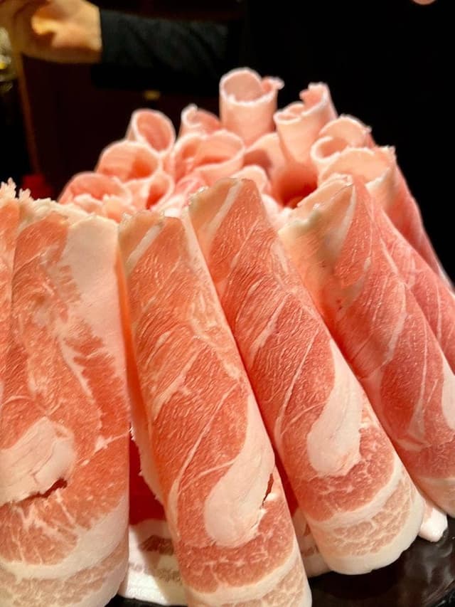 とん豚テジ 新宿ゴジラロード店 - サブ画像1