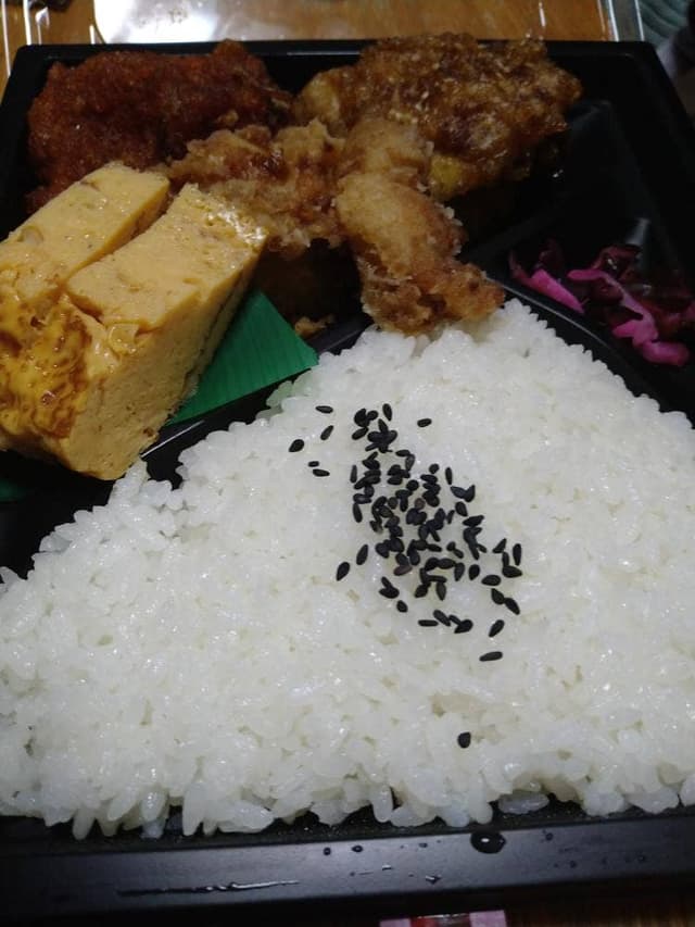 からあげと太陽の卵めし さんさん食堂 - サブ画像1