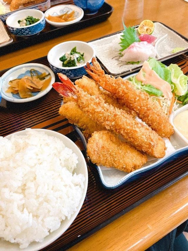 仲泊海産物料理店 - サブ画像1
