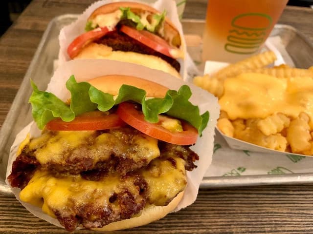 シェイクシャック 外苑いちょう並木店 - サブ画像2