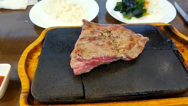 Cowcowステーキ 御幸店 - サブ画像1