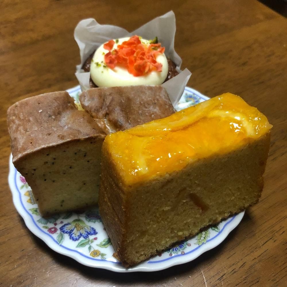 THE CHEESECAKE by Megan