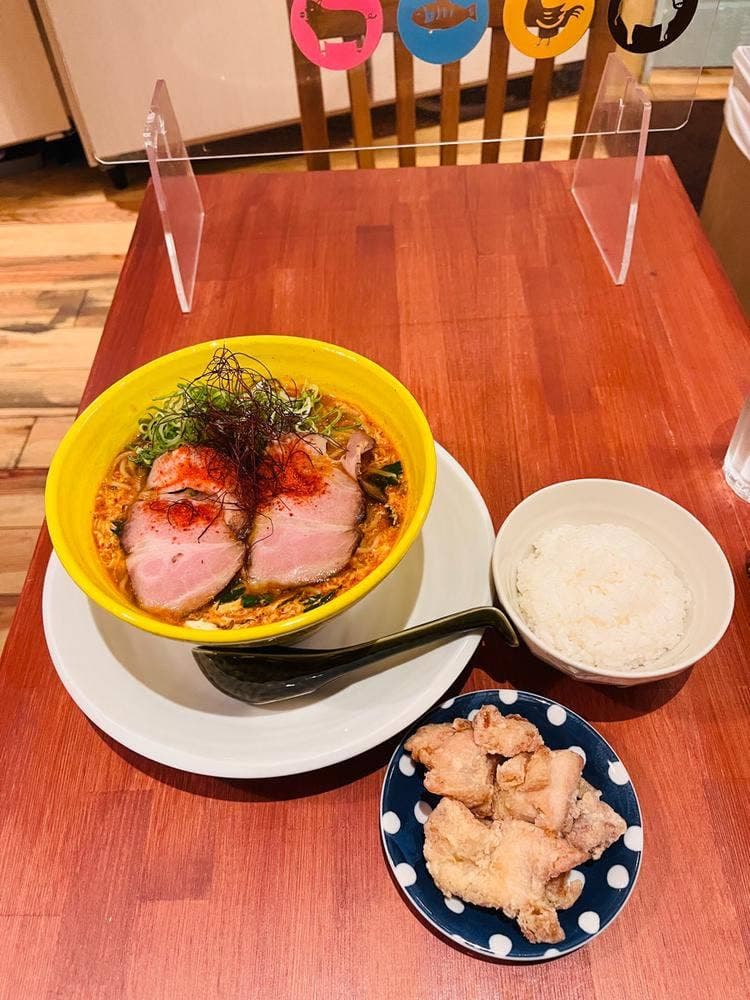 淡路島バーガープラス/らーめん ゆるり