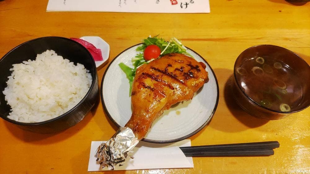 串まるけ