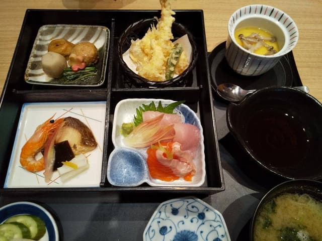 寿司と日本料理 湖穂里 - サブ画像1